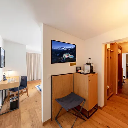 Fred Hotel Central Отель Цюрих